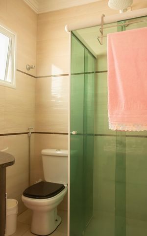 Casa à venda com 330m², 3 quartos e 4 vagasBanheiro da Suíte 2