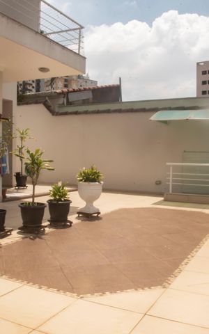 Casa à venda com 330m², 3 quartos e 4 vagasQuintal