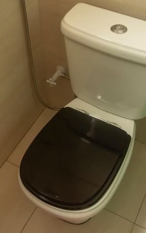 Casa à venda com 330m², 3 quartos e 4 vagasBanheiro da Suíte 2