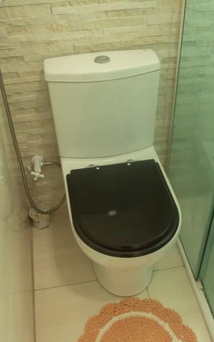 Casa à venda com 330m², 3 quartos e 4 vagasBanheiro da Suíte 1