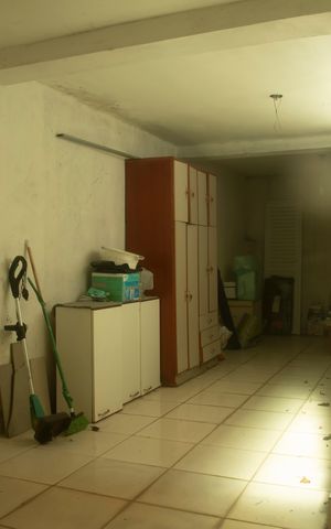 Casa à venda com 330m², 3 quartos e 4 vagasSalão/Depósito