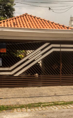 Casa à venda com 330m², 3 quartos e 4 vagasFachada