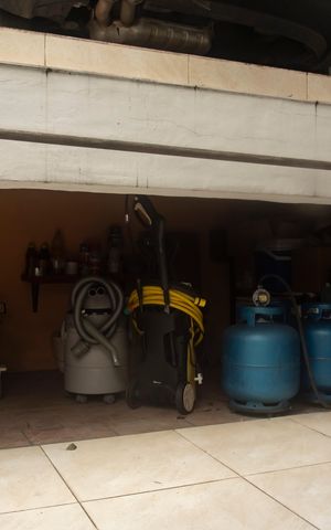 Casa à venda com 330m², 3 quartos e 4 vagasDepósito da garagem
