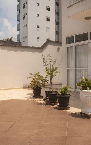 Casa à venda com 330m², 3 quartos e 4 vagasQuintal