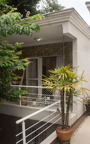 Casa à venda com 330m², 3 quartos e 4 vagasQuintal da frente