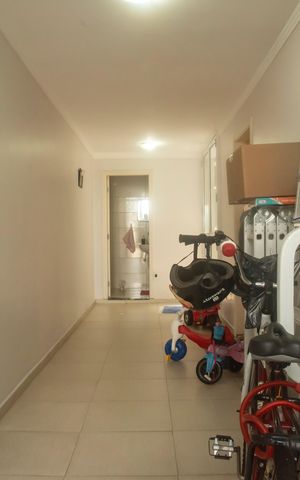 Casa à venda com 330m², 3 quartos e 4 vagasQuintal - Área coberta
