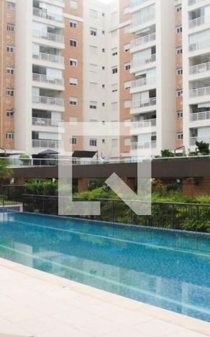Apartamento à venda com 223m², 3 quartos e 4 vagas Apartamento à venda com 223m², 3 quartos e 4 vagasPiscina