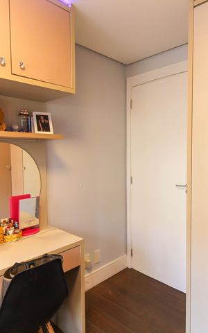 Apartamento à venda com 223m², 3 quartos e 4 vagas Apartamento à venda com 223m², 3 quartos e 4 vagasQuarto 2