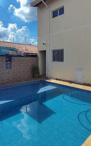 Casa à venda com 295m², 4 quartos e 2 vagas Casa à venda com 295m², 4 quartos e 2 vagasPiscina