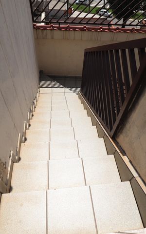 Casa à venda com 137m², 3 quartos e 2 vagasEscada