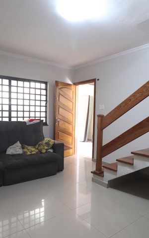 Casa à venda com 137m², 3 quartos e 2 vagasSala