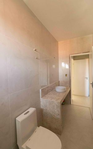 Casa à venda com 430m², 4 quartos e 4 vagas Casa à venda com 430m², 4 quartos e 4 vagasBanheiro Suíte 3