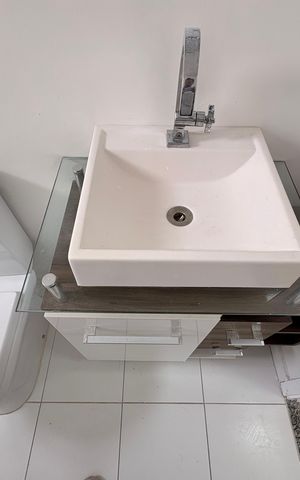 Apartamento à venda com 75m², 2 quartos e 2 vagas Apartamento à venda com 75m², 2 quartos e 2 vagasBanheiro