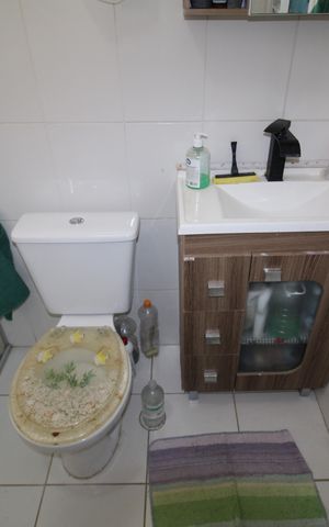 Casa de condomínio à venda com 90m², 2 quartos e 2 vagasBanheiro 