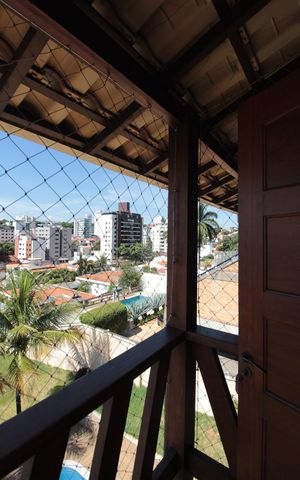 Casa à venda com 370m², 5 quartos e 8 vagasVista do quarto 2