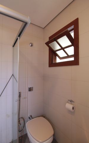 Casa à venda com 370m², 5 quartos e 8 vagasBanheiro