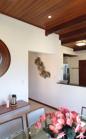 Casa à venda com 370m², 5 quartos e 8 vagasCopa