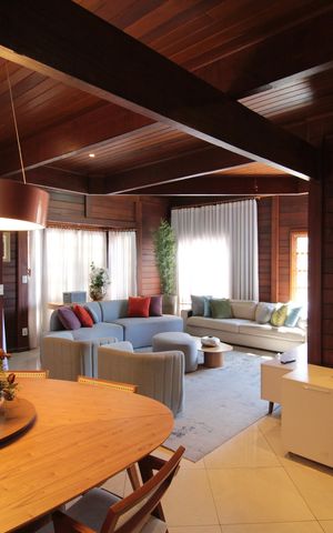 Casa à venda com 370m², 5 quartos e 8 vagasSala