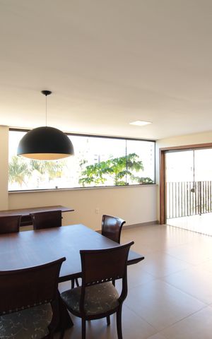 Casa à venda com 370m², 5 quartos e 8 vagasSala 2