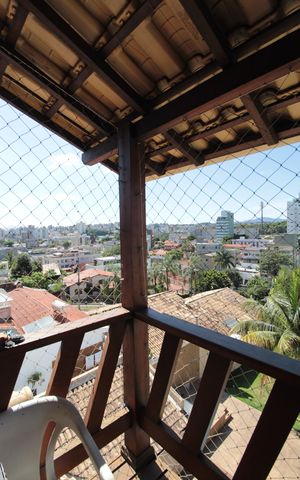 Casa à venda com 370m², 5 quartos e 8 vagasVista do quarto 2