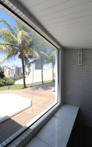 Casa à venda com 370m², 5 quartos e 8 vagasÁrea Externa
