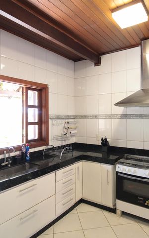 Casa à venda com 370m², 5 quartos e 8 vagasCozinha