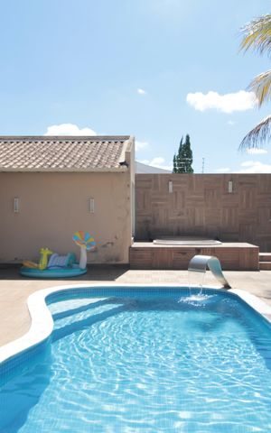 Casa à venda com 370m², 5 quartos e 8 vagasPiscina