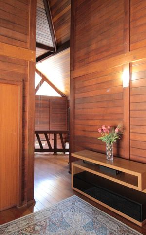 Casa à venda com 370m², 5 quartos e 8 vagasCorredor