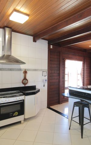 Casa à venda com 370m², 5 quartos e 8 vagasCozinha