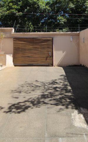 Casa à venda com 370m², 5 quartos e 8 vagasGaragem