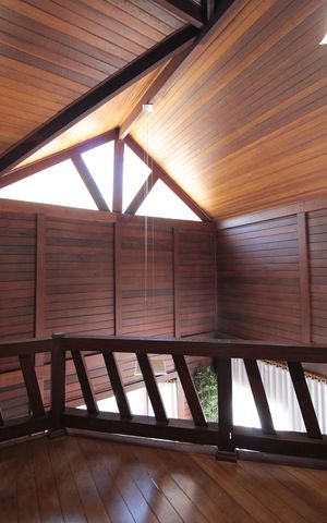 Casa à venda com 370m², 5 quartos e 8 vagasEscritório
