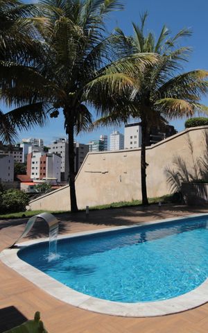 Casa à venda com 370m², 5 quartos e 8 vagasPiscina