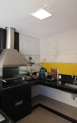 Casa à venda com 370m², 5 quartos e 8 vagasCozinha 2
