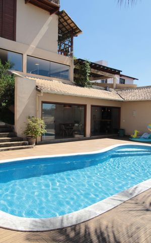 Casa à venda com 370m², 5 quartos e 8 vagasPiscina