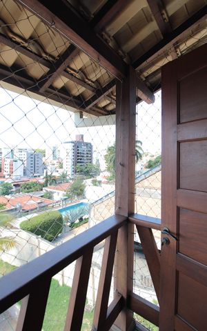 Casa à venda com 370m², 5 quartos e 8 vagasQuarto 3 - Vista