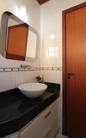 Casa à venda com 370m², 5 quartos e 8 vagasLavabo