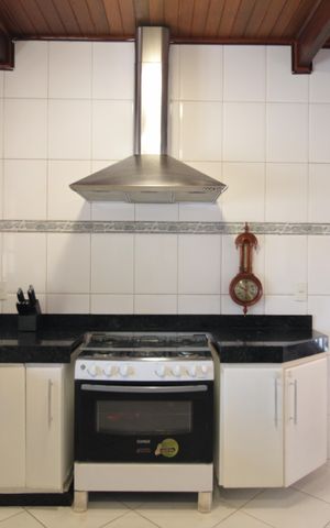 Casa à venda com 370m², 5 quartos e 8 vagasCozinha