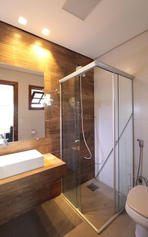 Casa à venda com 370m², 5 quartos e 8 vagasBanheiro