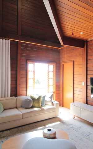 Casa à venda com 370m², 5 quartos e 8 vagasSala