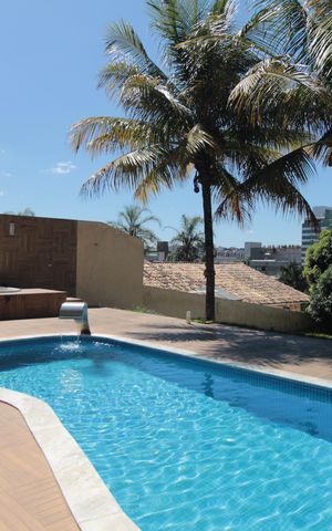 Casa à venda com 370m², 5 quartos e 8 vagasPiscina