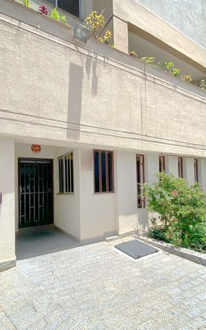 Apartamento à venda com 200m², 3 quartos e 1 vaga Apartamento à venda com 200m², 3 quartos e 1 vagaFachada