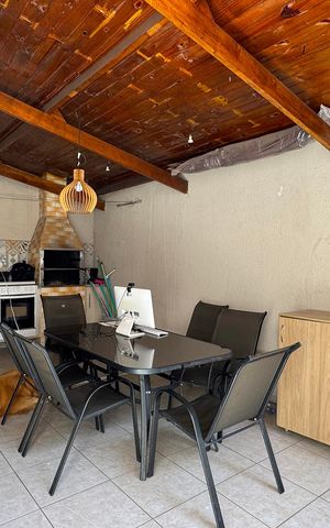 Casa de condomínio à venda com 270m², 3 quartos e 3 vagasChurrasqueira