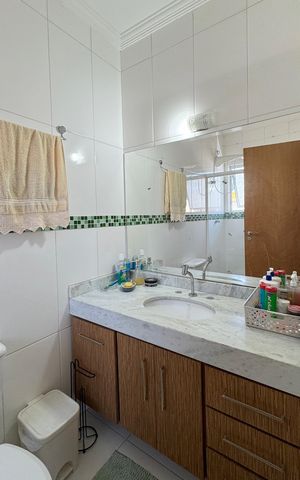 Casa de condomínio à venda com 270m², 3 quartos e 3 vagasBanheiro da Suíte 1