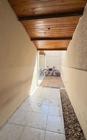 Casa de condomínio à venda com 270m², 3 quartos e 3 vagasQuintal