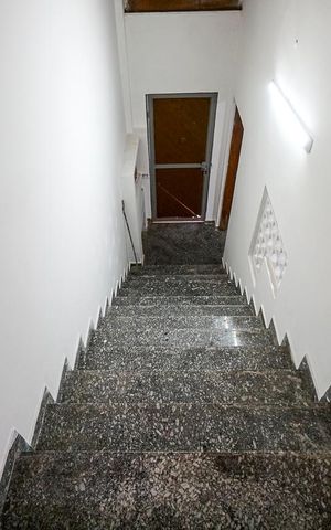 Casa para alugar com 110m², 1 quarto e 2 vagas Casa para alugar com 110m², 1 quarto e 2 vagasEscada