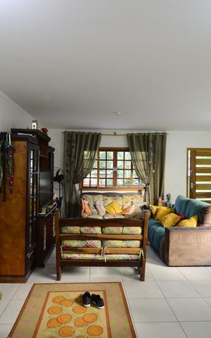 Casa à venda com 180m², 4 quartos e 10 vagasSala