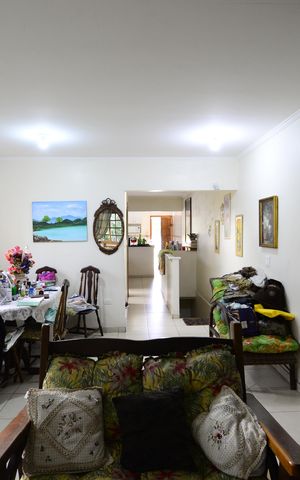 Casa à venda com 180m², 4 quartos e 10 vagasSala