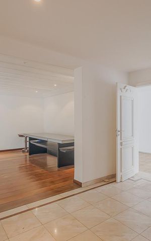 Casa à venda com 336m², 4 quartos e 4 vagasCorredor