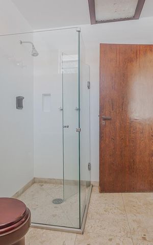 Casa à venda com 336m², 4 quartos e 4 vagasBanheiro 1