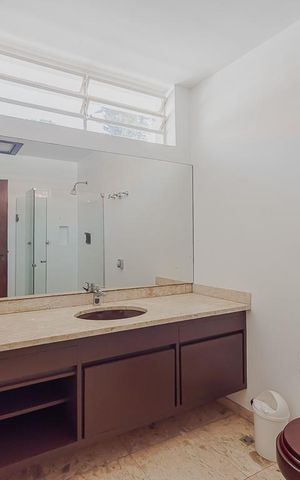 Casa à venda com 336m², 4 quartos e 4 vagasBanheiro 1
